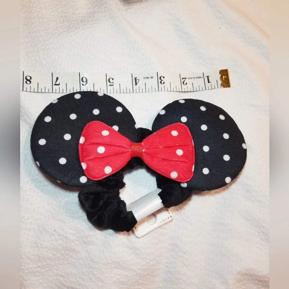 NWT MOUSE EAR SET SEQUIN 7 PIECES MOUSE EAR SCRUNCHY